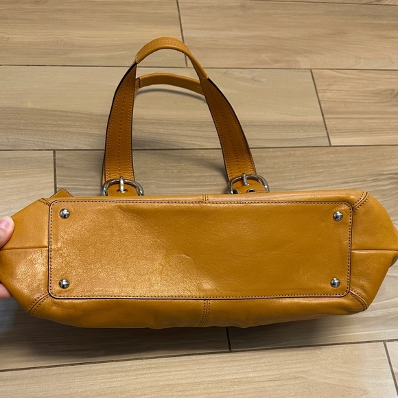 Coach Soho Pleated Buckle Leather Camel shoulder bag - Picture 6 of 13